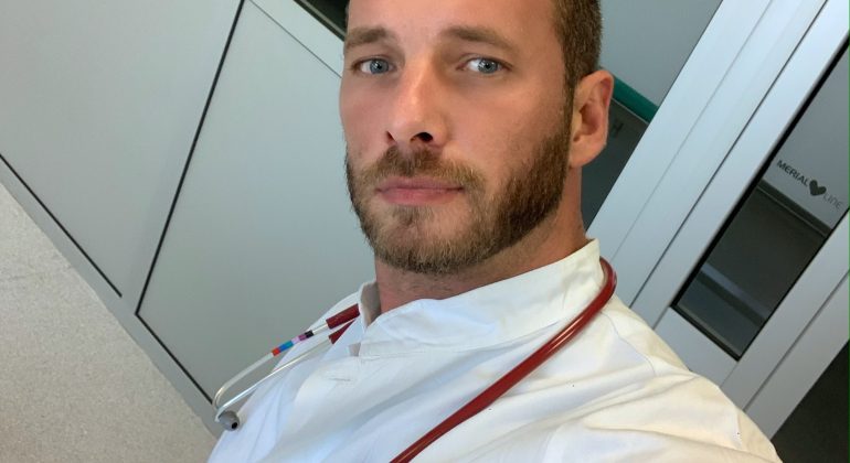 Razgovor s doc. dr. sc. V. Stevanovićem o koronavirusu i kućnim ljubimcima Razgovor s doc. dr. sc. V. Stevanovićem o koronavirusu i kućnim ljubimcima
