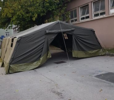 Na klinikama fakulteta postavljeni šatori umjesto čekaonica za vlasnike pacijenata