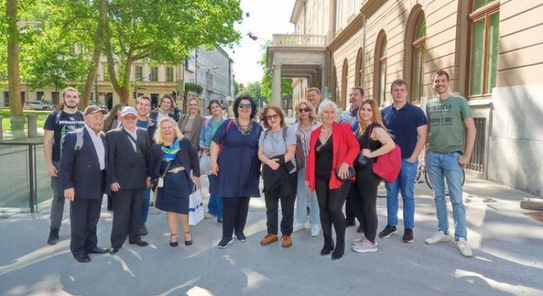 Gostovanja akademskog zbora Veterinarskog fakulteta „Ab ovo“ u Ljubljani Gostovanja akademskog zbora Veterinarskog fakulteta „Ab ovo“ u Ljubljani