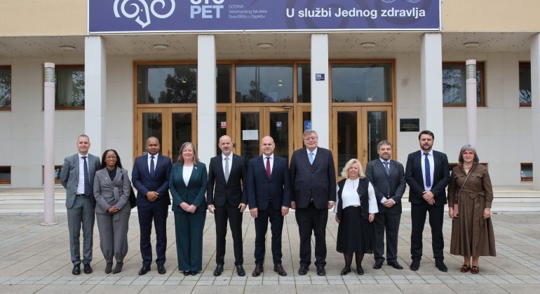 Posjet veleposlanika povodom desetljeća studija veterinarske medicine na engleskom jeziku