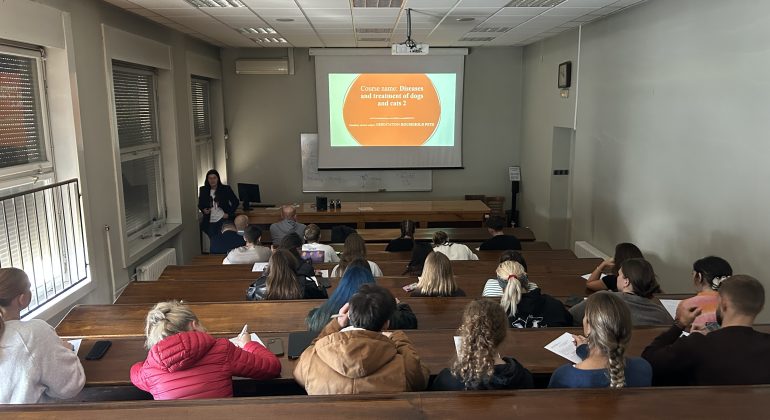 Održano predstavljanje smjerova za studente 5. godine studija na engleskom jeziku Održano predstavljanje smjerova za studente 5. godine studija na engleskom jeziku